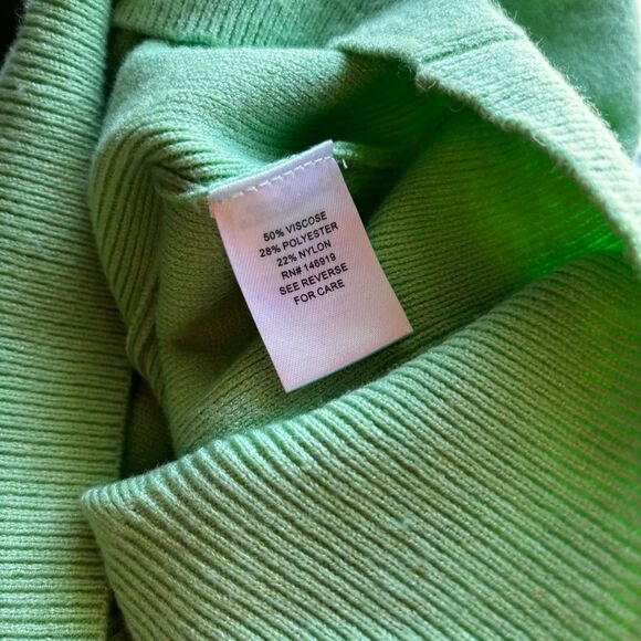 NWT Rachel by Rachel Roy  Green V-Neck Sleeveless Sweater Vest | Size M - Picture 7 of 8